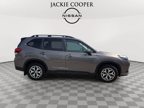 Used 2024 Subaru Forester Premium AWD/4WD image 4