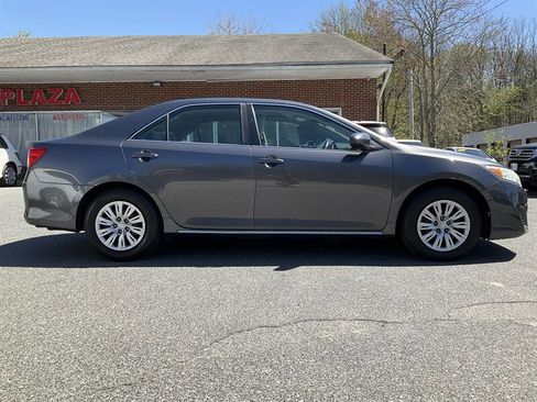 Used 2012 Toyota Camry LE FWD image 4
