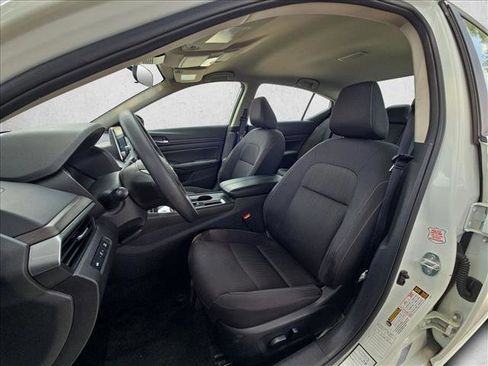 Used 2025 Nissan Altima 2.5 SV FWD image 14