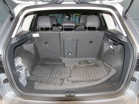 Used 2024 Volkswagen Taos SE image 34