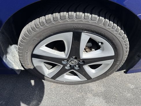 Used 2016 Toyota Prius Four Touring image 9