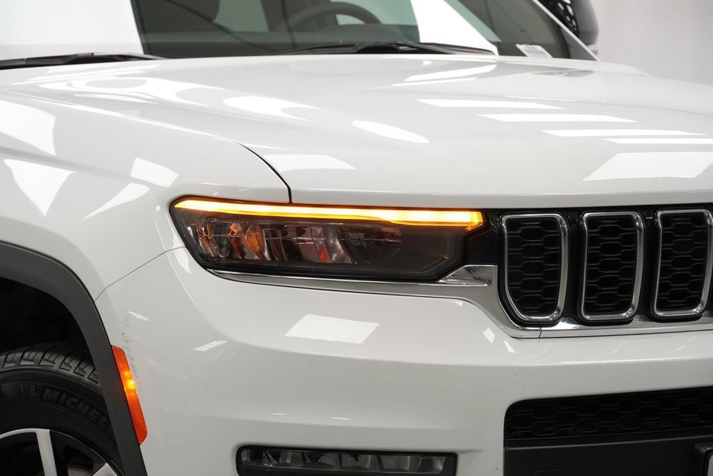 Certified 2025 Jeep Grand Cherokee L Limited AWD/4WD image 9