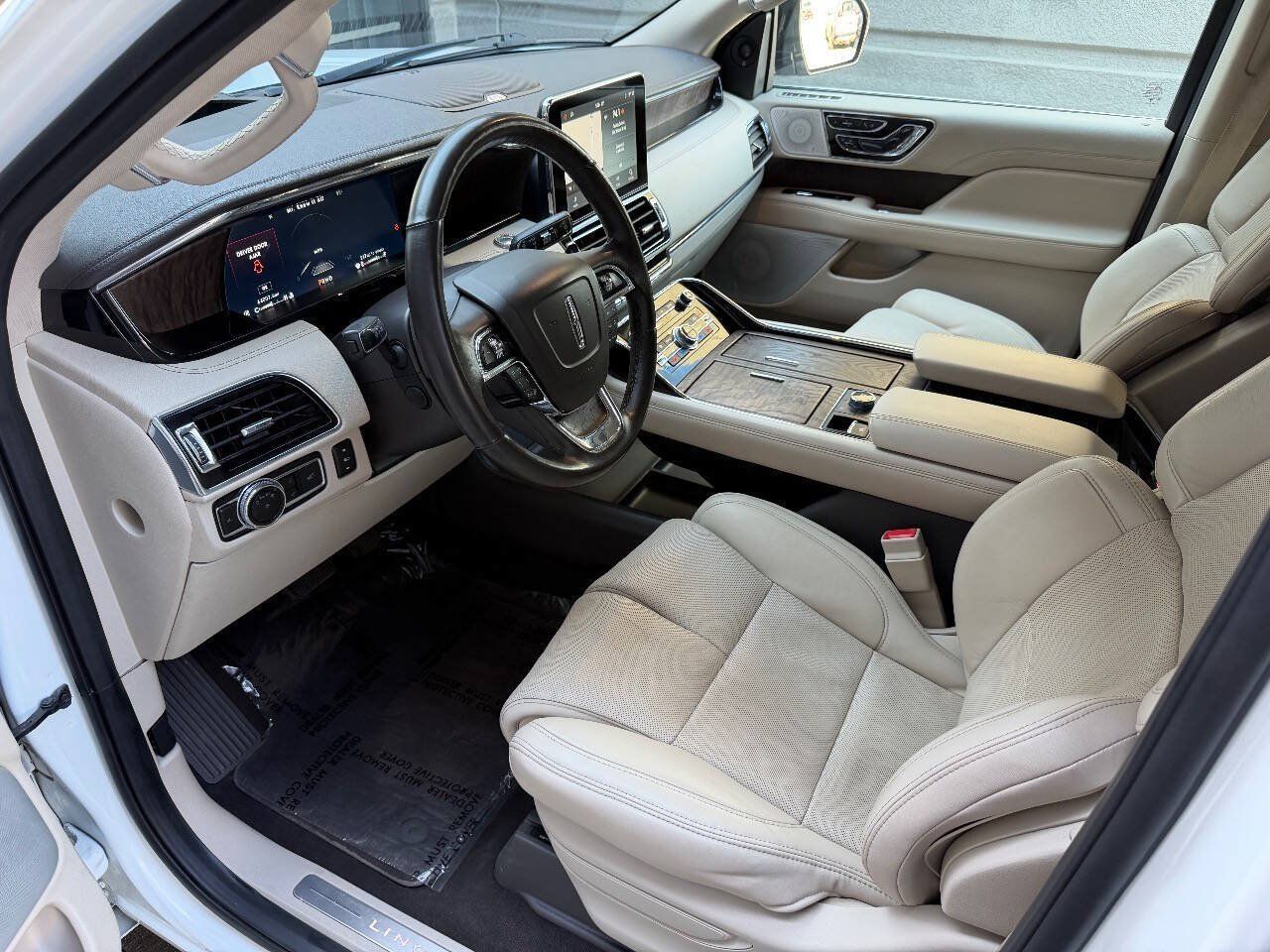 Used 2021 Lincoln Navigator Reserve w/ Luxury Package AWD/4WD image 16