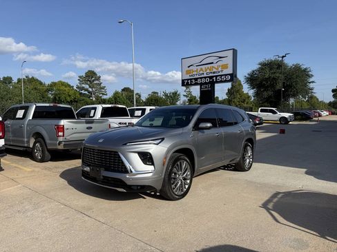Used 2025 Buick Enclave Avenir w/ Super Cruise Package FWD image 3