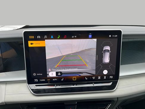 Used 2025 Volkswagen Tiguan SE image 17