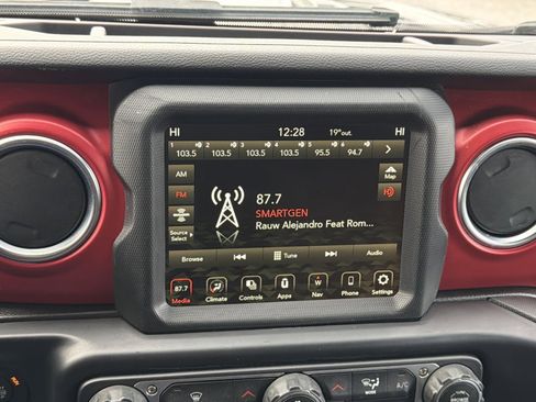 Used 2022 Jeep Gladiator Rubicon w/ LED Lighting Group image 18