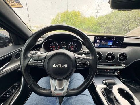 Used 2022 Kia Stinger GT1 AWD/4WD image 13