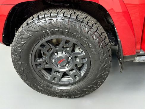 Used 2023 Toyota 4Runner TRD Off-Road Premium w/ Off Road Premium Plus Package image 31
