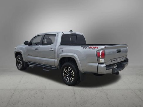 Used 2020 Toyota Tacoma TRD Sport w/ Technology Package AWD/4WD image 4