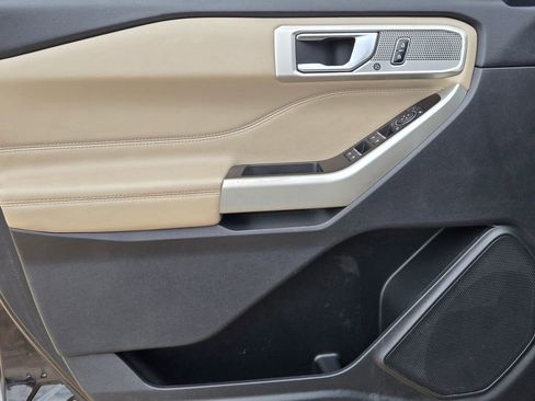 Used 2022 Ford Explorer Limited RWD image 11