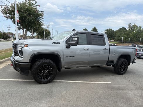 Used 2025 Chevrolet Silverado 2500 LT w/ Trail Boss Package AWD/4WD image 1