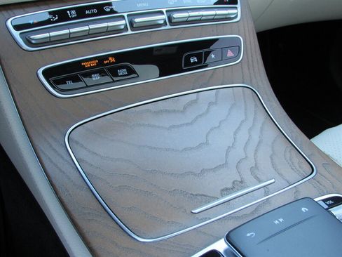 Used 2021 Mercedes-Benz E 350 Sedan w/ Premium Package image 19