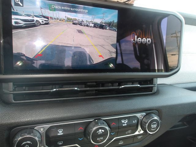 Used 2024 Jeep Gladiator Sport AWD/4WD image 17