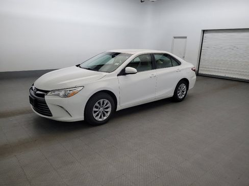 Used 2017 Toyota Camry LE FWD image 2