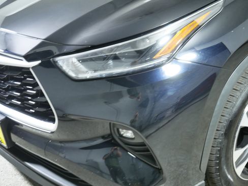Used 2021 Toyota Highlander XLE image 16