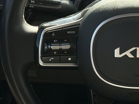 Used 2025 Kia Carnival image 27