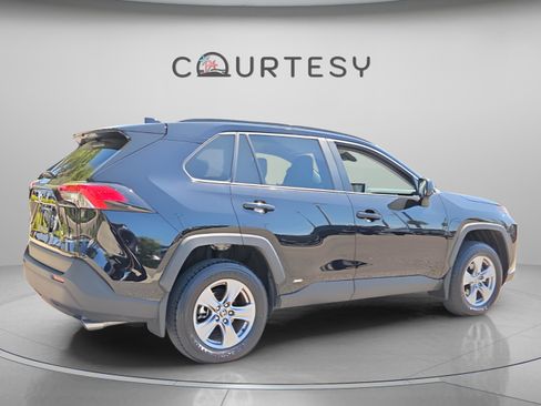 Certified 2025 Toyota RAV4 LE image 5