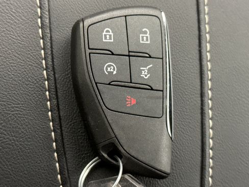 Used 2025 GMC Acadia Elevation image 10