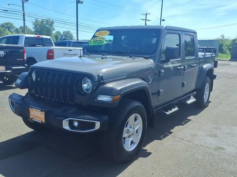 Used 2023 Jeep Gladiator Sport AWD/4WD image 3