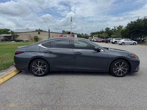 Used 2024 Lexus ES 350 w/ Premium Package FWD image 3