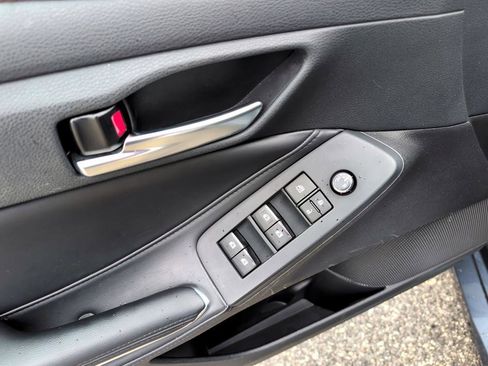 Used 2022 Toyota Avalon XLE image 17