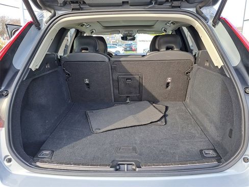 Used 2025 Volvo XC60 B5 Plus image 24