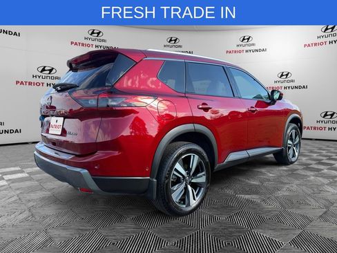 Used 2025 Nissan Rogue SL AWD/4WD image 3