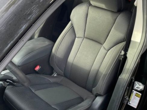 Used 2023 Subaru Ascent Premium w/ Convenience Package image 6