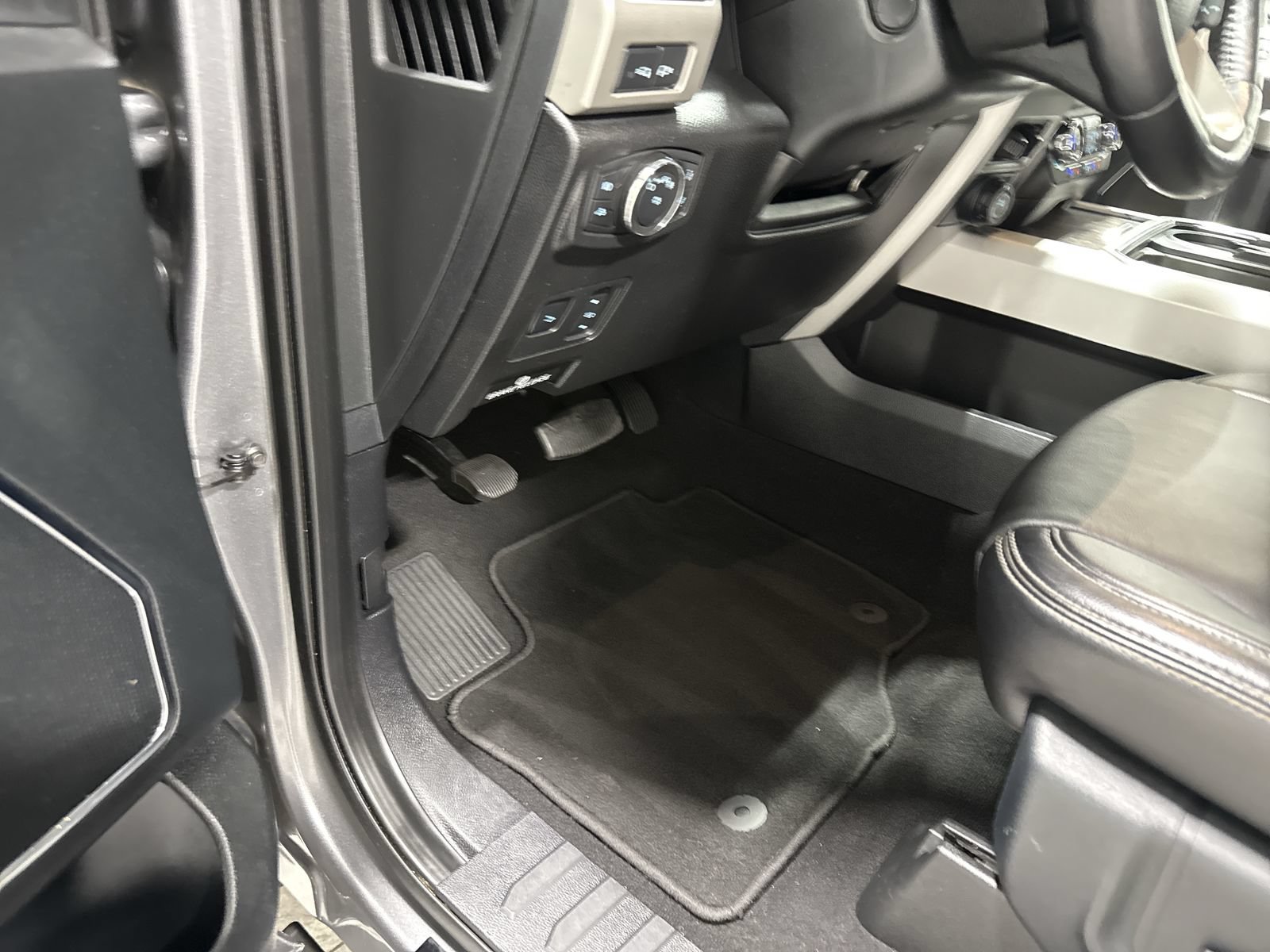 Used 2021 Ford F250 Lariat AWD/4WD image 10