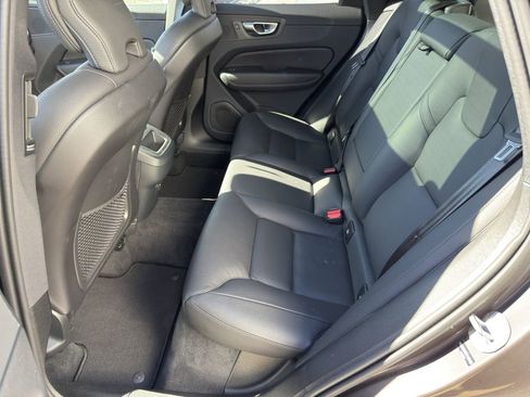 Used 2025 Volvo XC60 B5 Plus image 11
