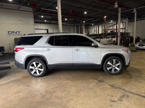 Used 2021 Chevrolet Traverse LT w/ LT Premium Package AWD/4WD image 5