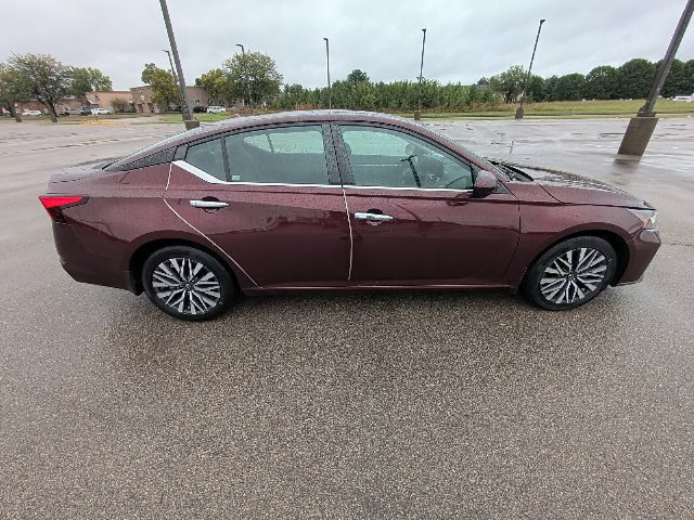 Used 2023 Nissan Altima 2.5 SV w/ SV Premium Package FWD image 2