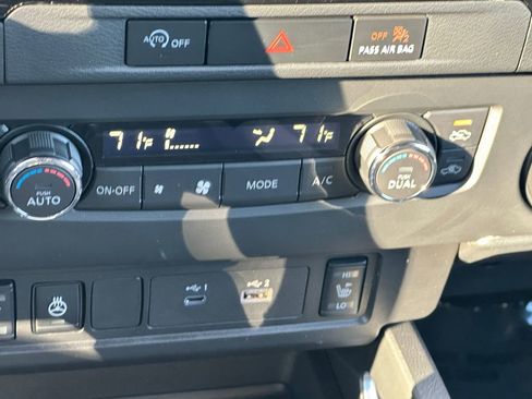 Used 2024 Nissan Frontier SV image 16