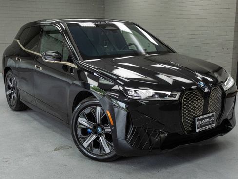 Used 2023 BMW iX xDrive50 w/ Premium Package AWD/4WD image 6
