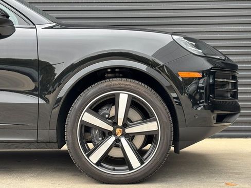 Certified 2025 Porsche Cayenne Coupe image 11