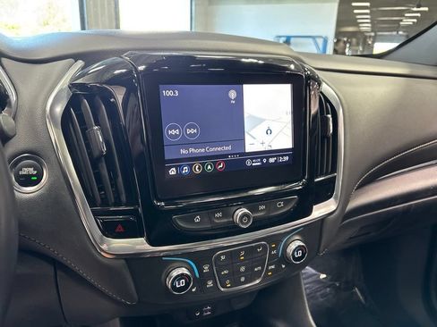 Used 2023 Chevrolet Traverse LT w/ LT Premium Package AWD/4WD image 18
