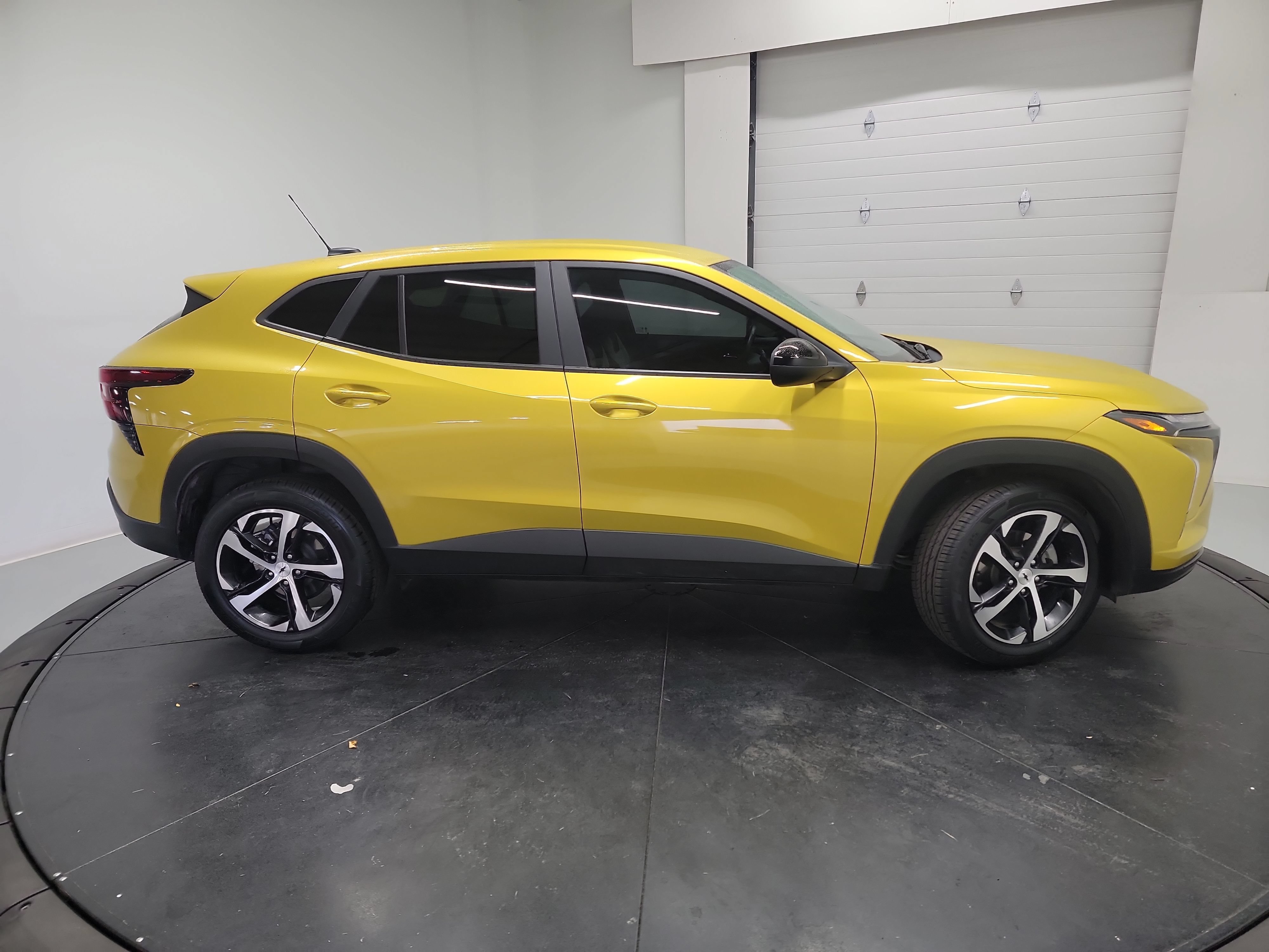 Used 2024 Chevrolet Trax RS w/ Driver Confidence Package FWD image 11