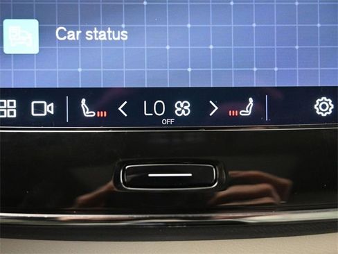 Used 2024 Volvo XC40 B5 Ultimate w/ Protection Package Premier image 22