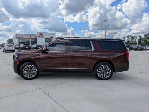 Used 2023 GMC Yukon XL Denali Ultimate w/ LPO, Floor Liner Package image 4