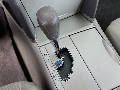 Used 2011 Toyota Camry LE image 23