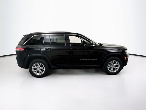Used 2023 Jeep Grand Cherokee Limited AWD/4WD image 4