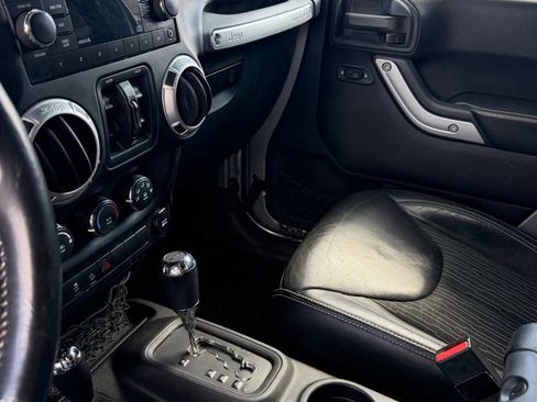 Used 2015 Jeep Wrangler Unlimited Sport image 14