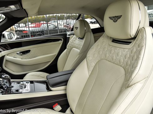 Used 2020 Bentley Continental GT image 28