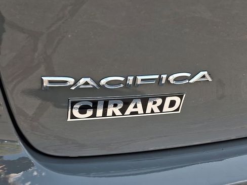 Used 2023 Chrysler Pacifica Touring-L FWD image 31