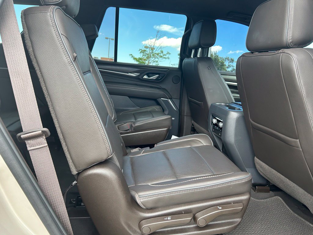 Used 2021 GMC Yukon Denali w/ Advanced Technology Package AWD/4WD image 27