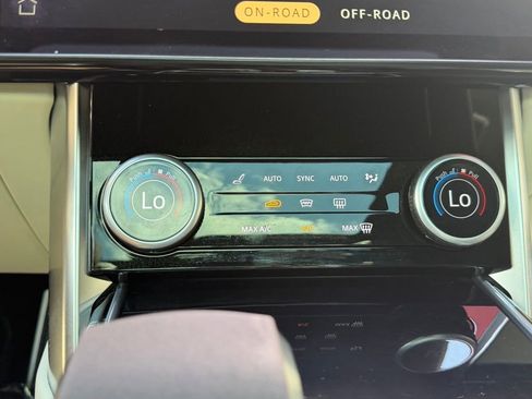 Used 2023 Land Rover Range Rover SE AWD/4WD image 22