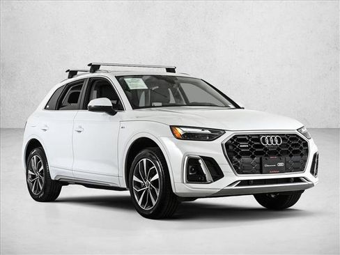 Used 2023 Audi Q5 2.0T Premium Plus w/ Premium Plus Package AWD/4WD image 3
