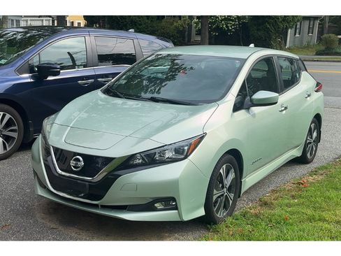 Used 2018 Nissan Leaf SV w/ SV Technology Package FWD image 2