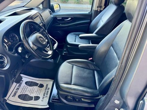 Used 2022 Mercedes-Benz Metris Passenger image 11