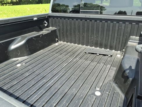 Used 2021 Toyota Tacoma SR5 RWD image 18
